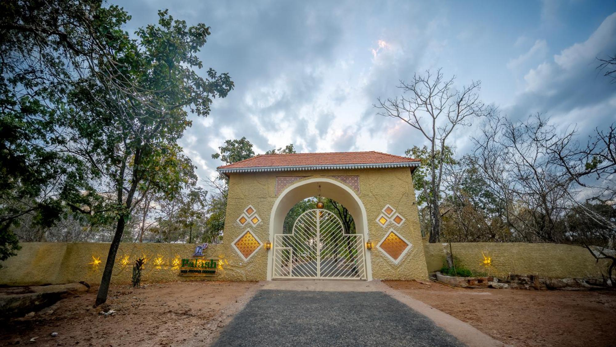 Palash The Jungle Resort Gondia Екстер'єр фото